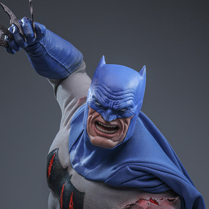 Hot Toys | Batman Battle Damaged Version (Preventa)