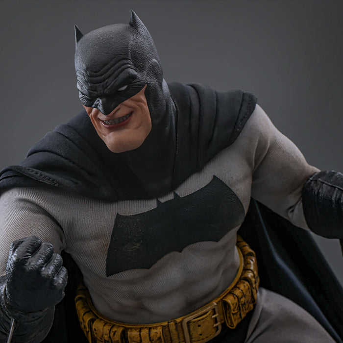 Hot Toys | Batman Dark Knight 85 años