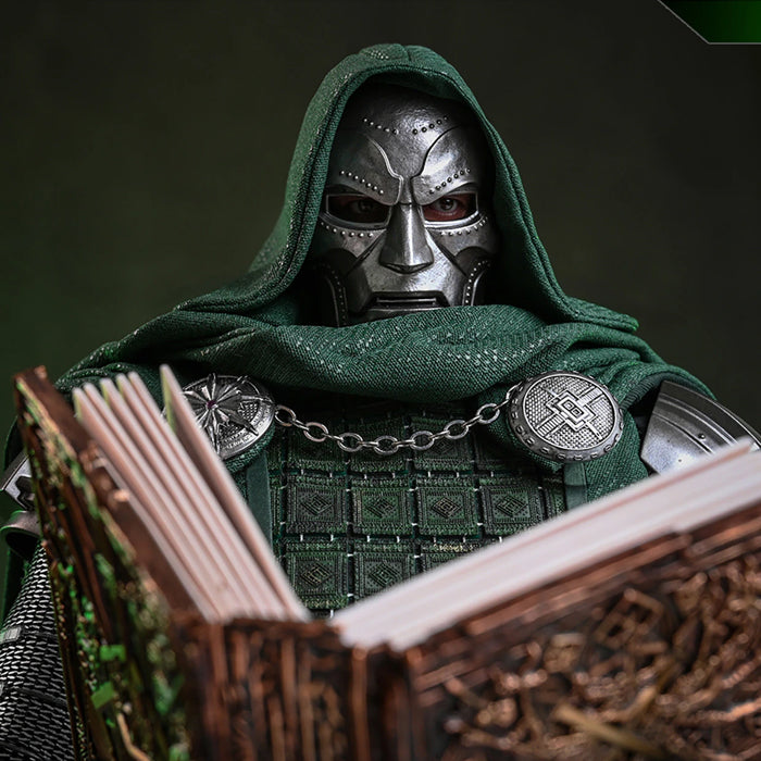 Hot Toys | Doctor Doom (PREVENTA)