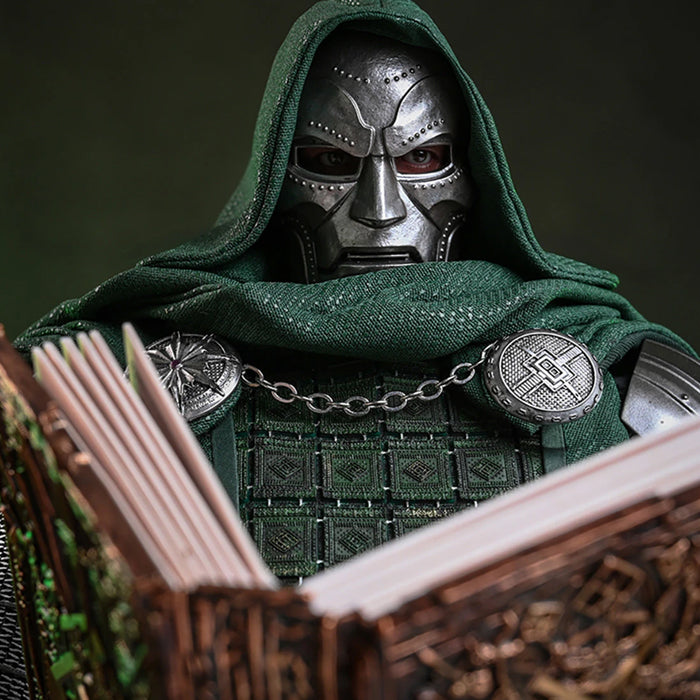 Hot Toys | Doctor Doom Ultimate Version (PREVENTA)