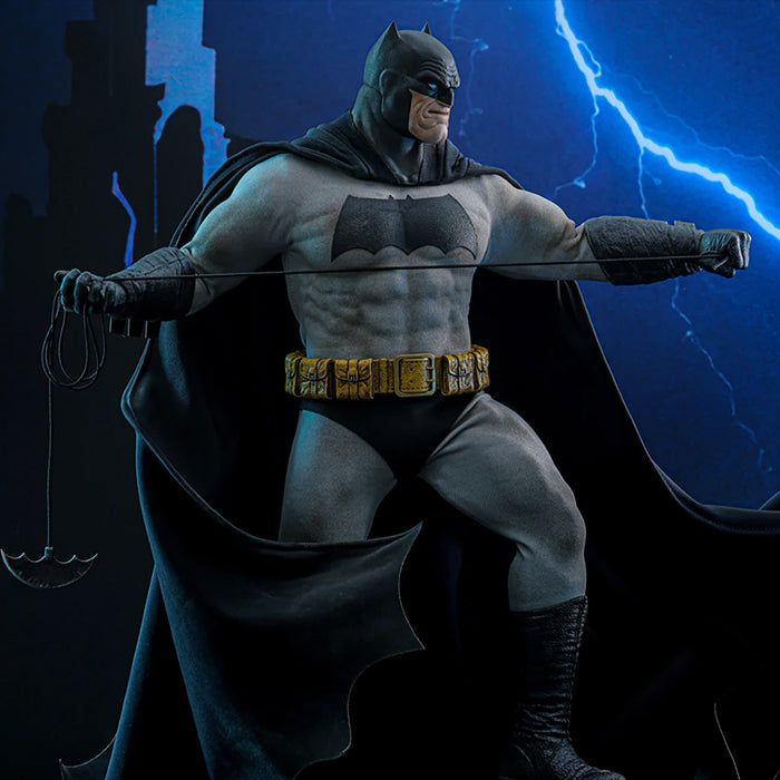 Hot Toys | Batman Dark Knight 85 años